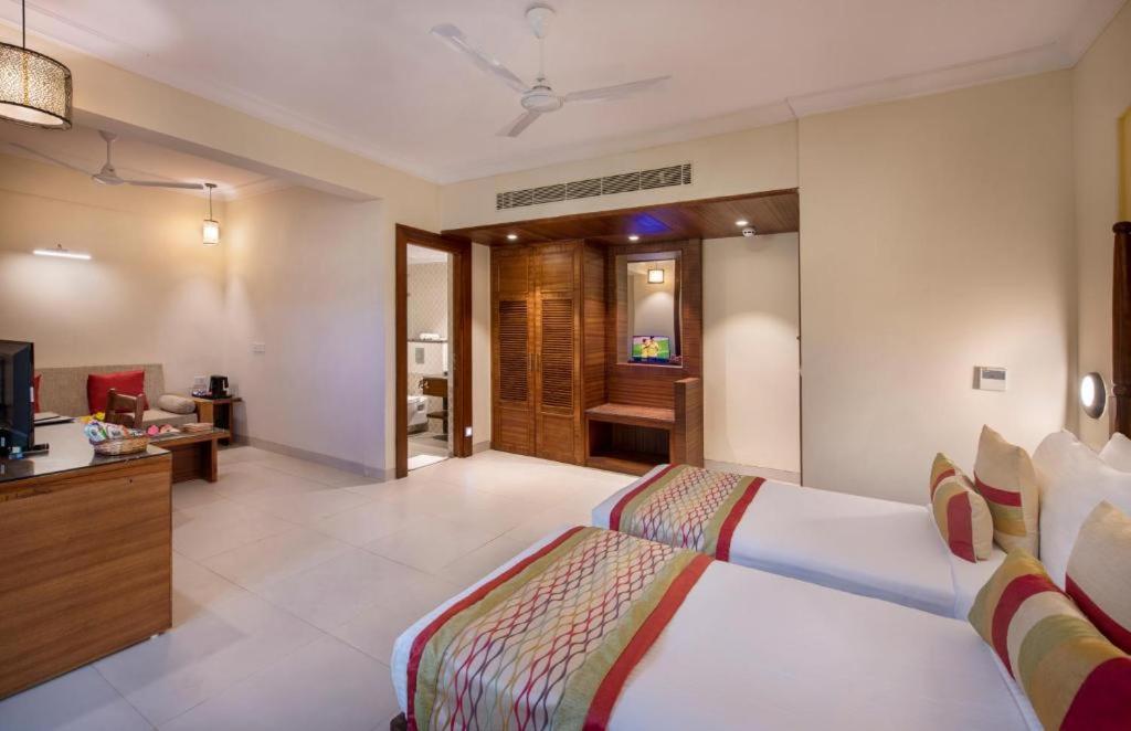 Sea Breeze Max Resort & Spa Madgaon Bagian luar foto
