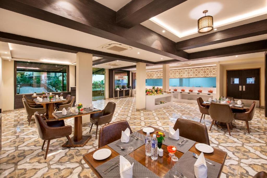 Sea Breeze Max Resort & Spa Madgaon Bagian luar foto
