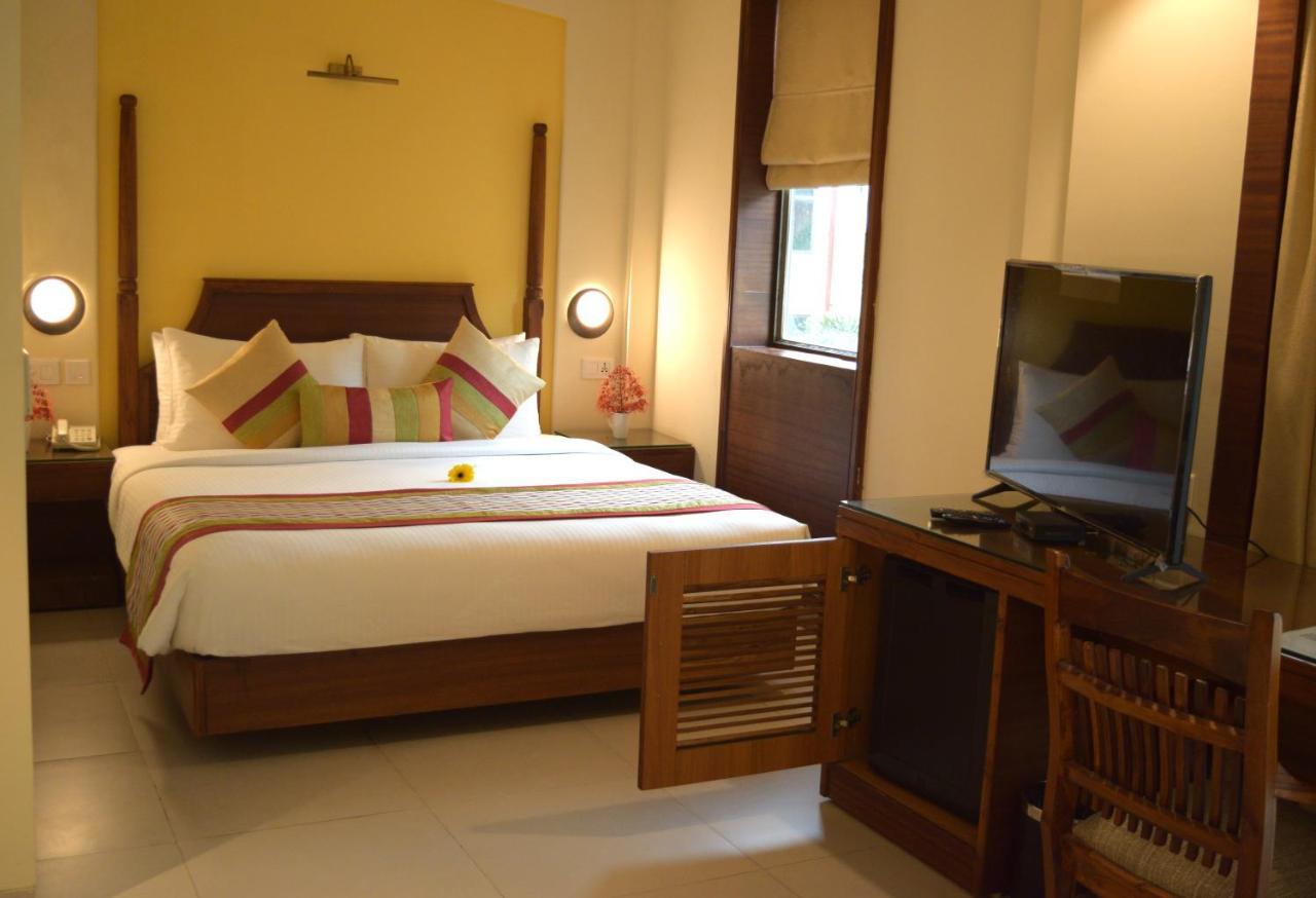 Sea Breeze Max Resort & Spa Madgaon Bagian luar foto