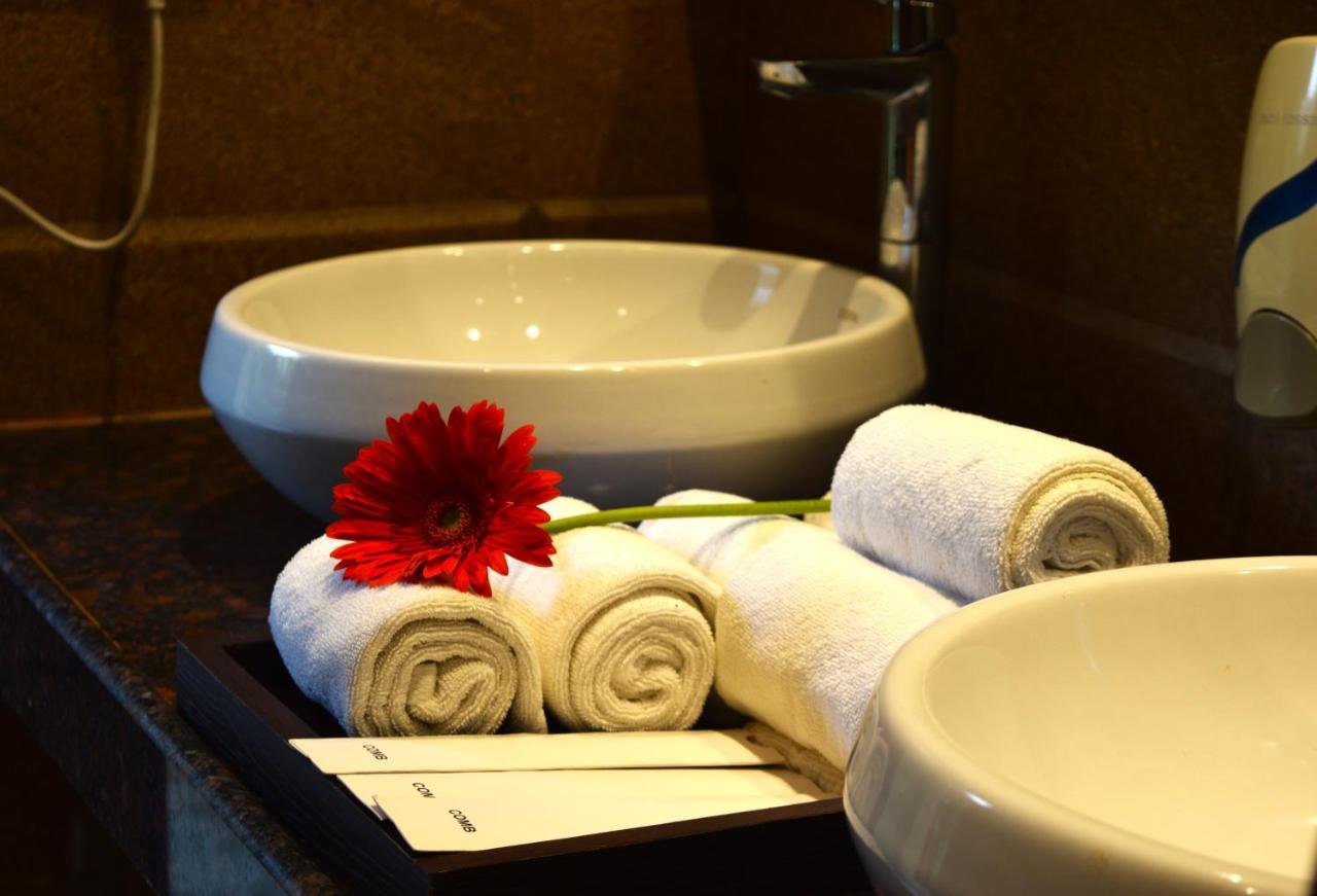 Sea Breeze Max Resort & Spa Madgaon Bagian luar foto