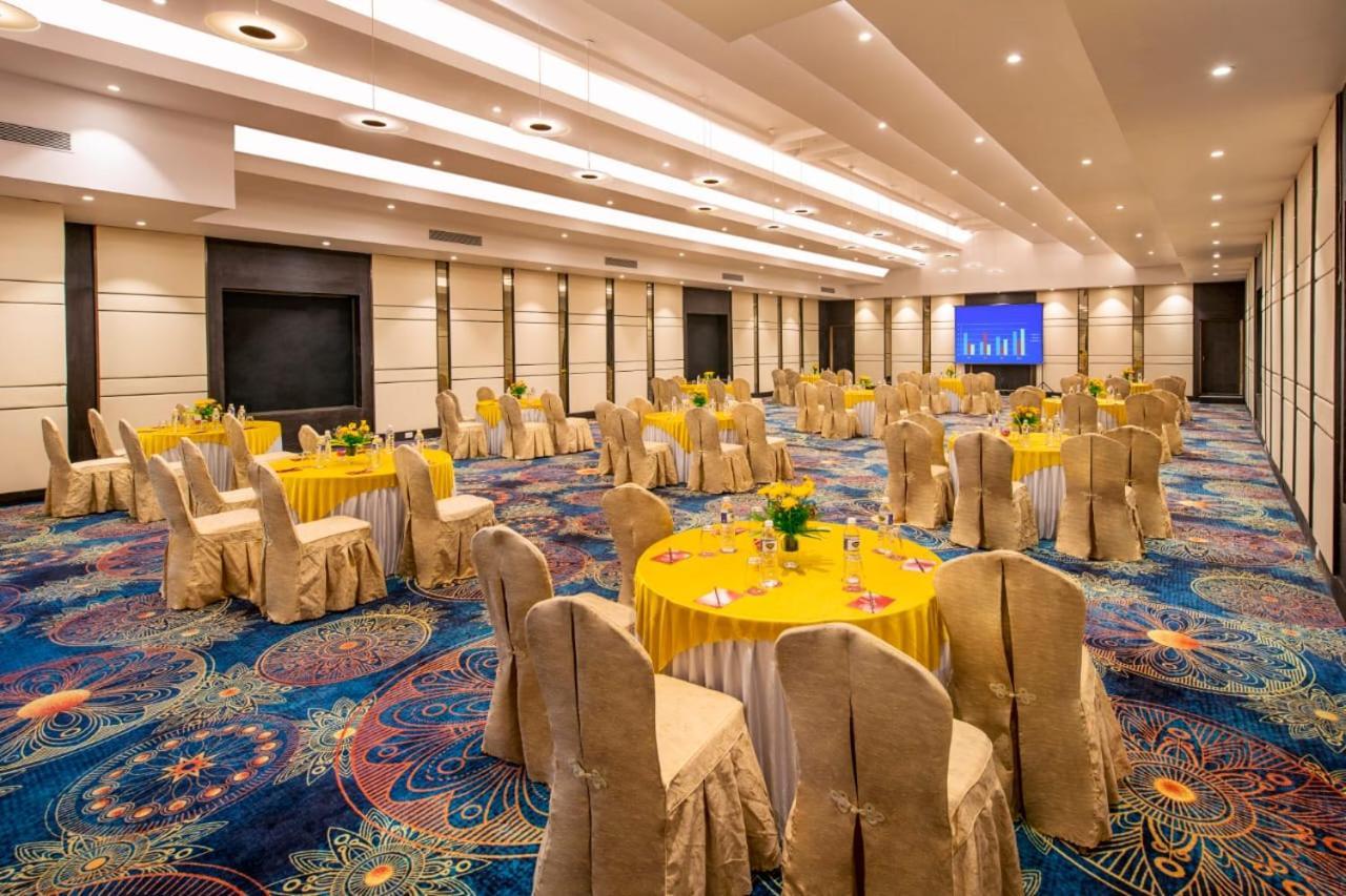Sea Breeze Max Resort & Spa Madgaon Bagian luar foto