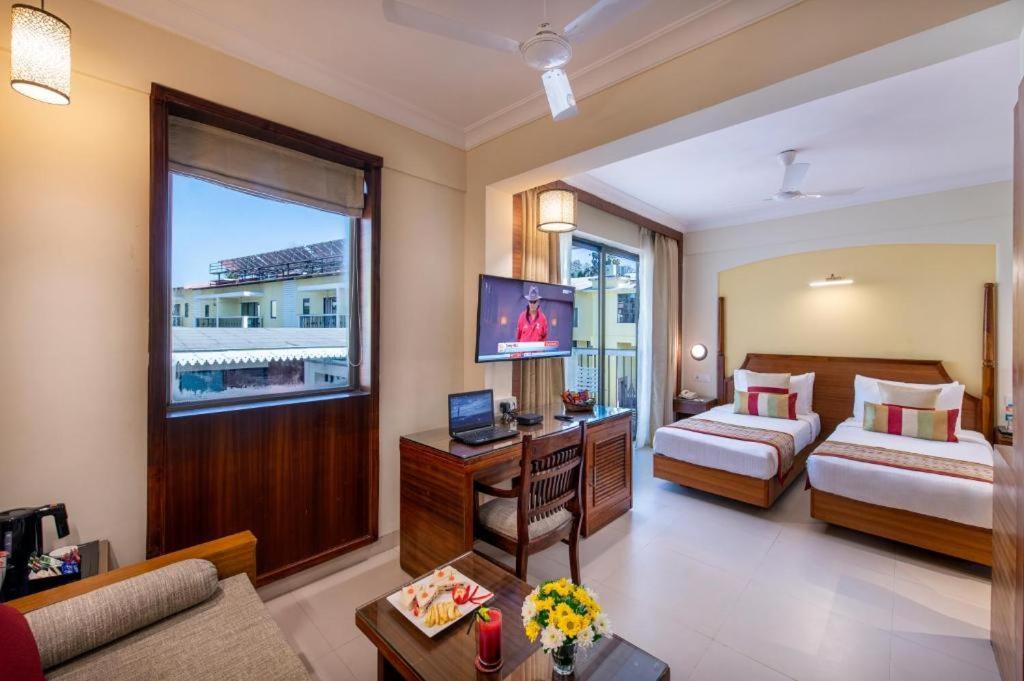 Sea Breeze Max Resort & Spa Madgaon Bagian luar foto